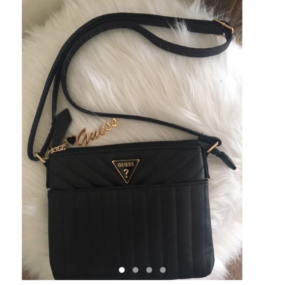 N W/O T Guess Black Shoulder Strap Purse